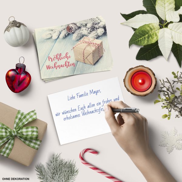 10 x moderne Weihnachtskarten mit Umschlag, Fröhliche Weihnachten Geschenk im Schnee, im Postkarten Format / Weihnachten / Weihnachtspostkarte – Bild 4