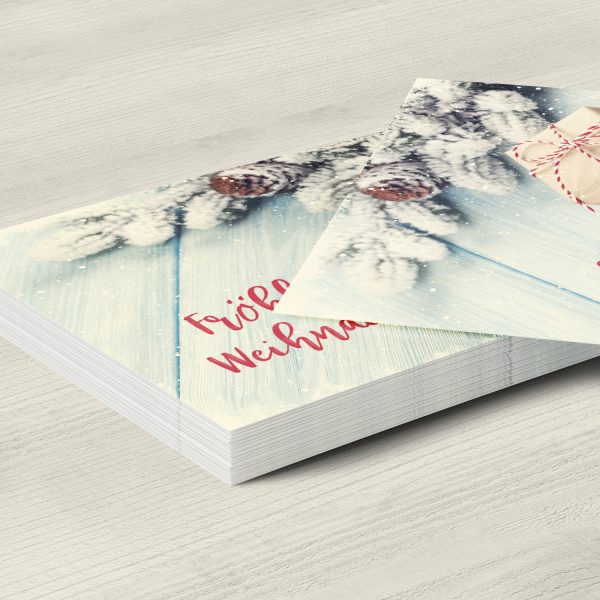 10 x moderne Weihnachtskarten mit Umschlag, Fröhliche Weihnachten Geschenk im Schnee, im Postkarten Format / Weihnachten / Weihnachtspostkarte – Bild 5