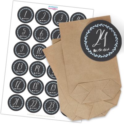 Adventskalender zum Befüllen mit 24 Tüten und 24 weihnachtlichen Zahlen Aufklebern (Kreide-Look) für Weihnachten, Advent, kleine Geschenke